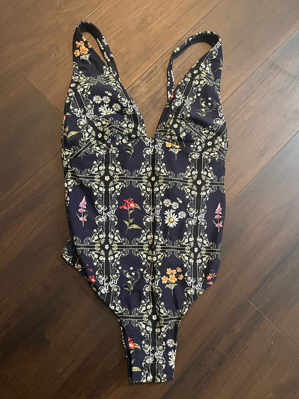 Women’s AguaBendita Ellis Aine One Piece Swimsuit. Navy floral. Size S